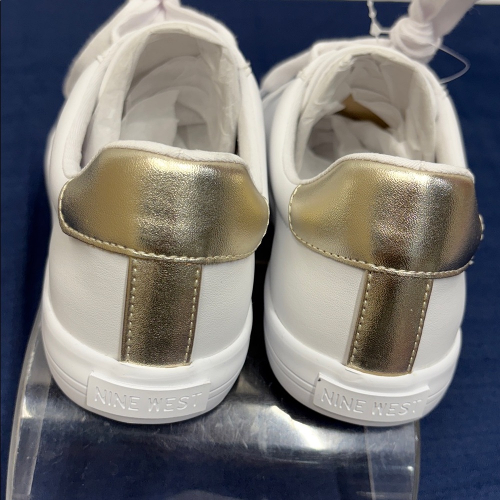 NEW Nine West Women's Classic White Sneakers size 9 lace up shoes - Picture 6 of 9